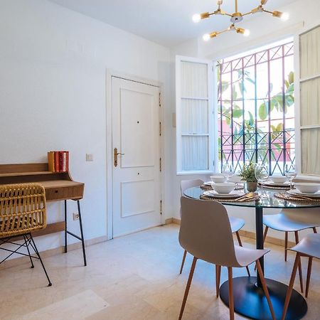 Lirio Suite Apartment - Private Parking Included Σεβίλλη Εξωτερικό φωτογραφία