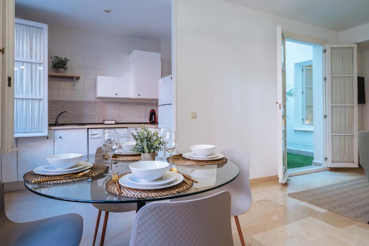 Lirio Suite Apartment - Private Parking Included Σεβίλλη Εξωτερικό φωτογραφία
