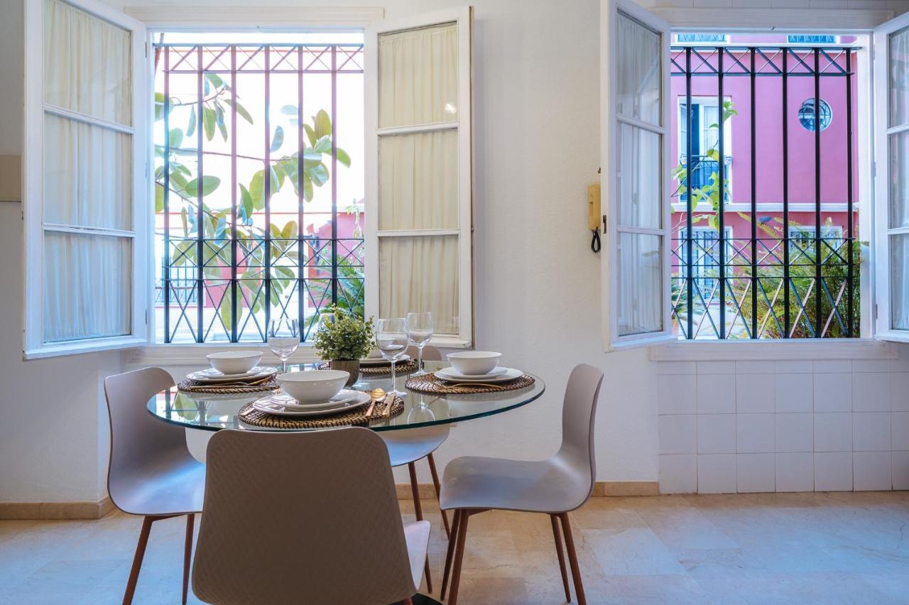 Lirio Suite Apartment - Private Parking Included Σεβίλλη Εξωτερικό φωτογραφία