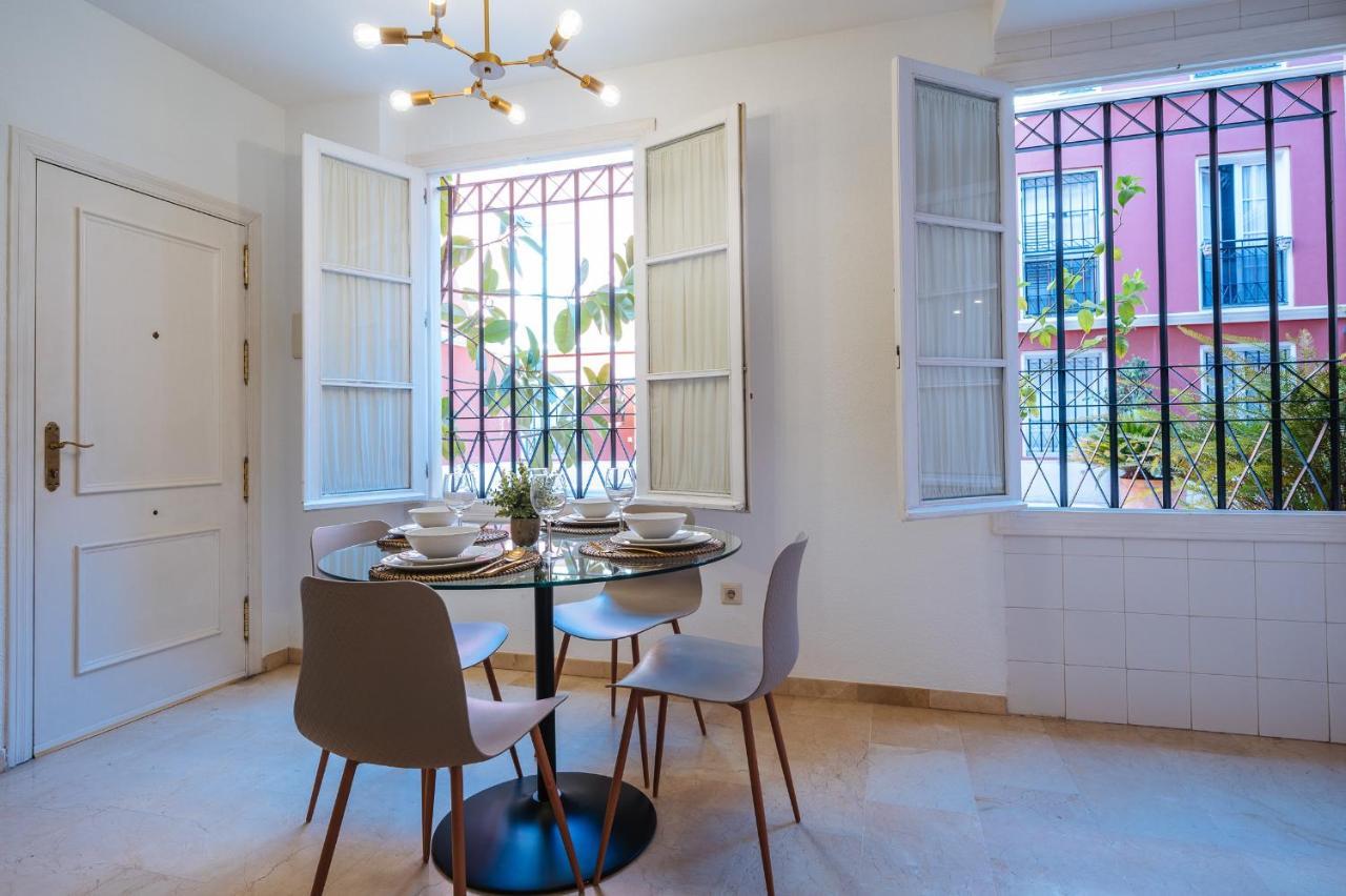 Lirio Suite Apartment - Private Parking Included Σεβίλλη Εξωτερικό φωτογραφία