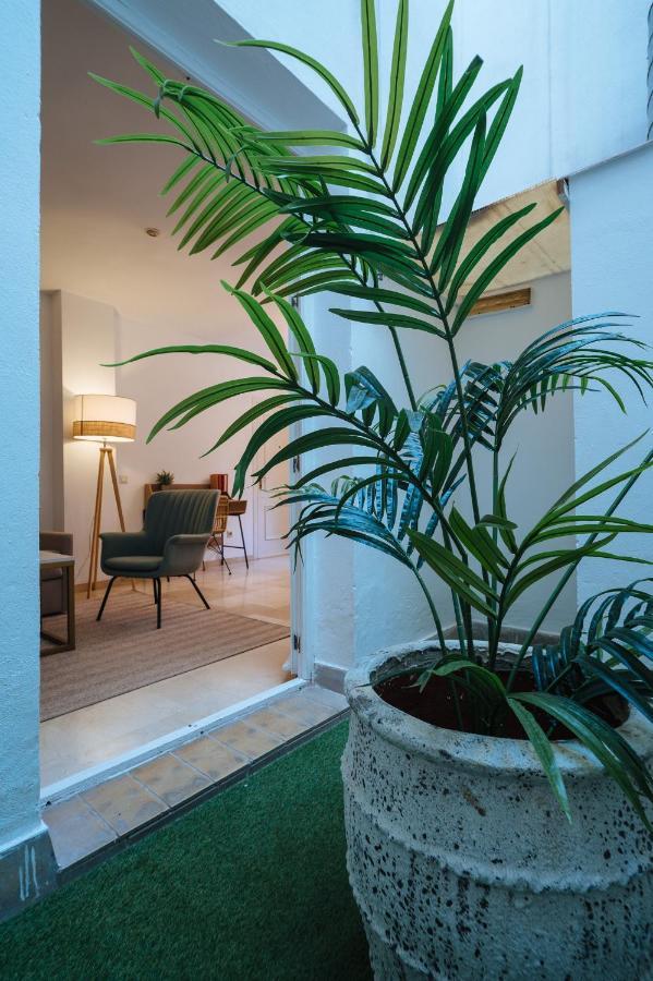 Lirio Suite Apartment - Private Parking Included Σεβίλλη Εξωτερικό φωτογραφία