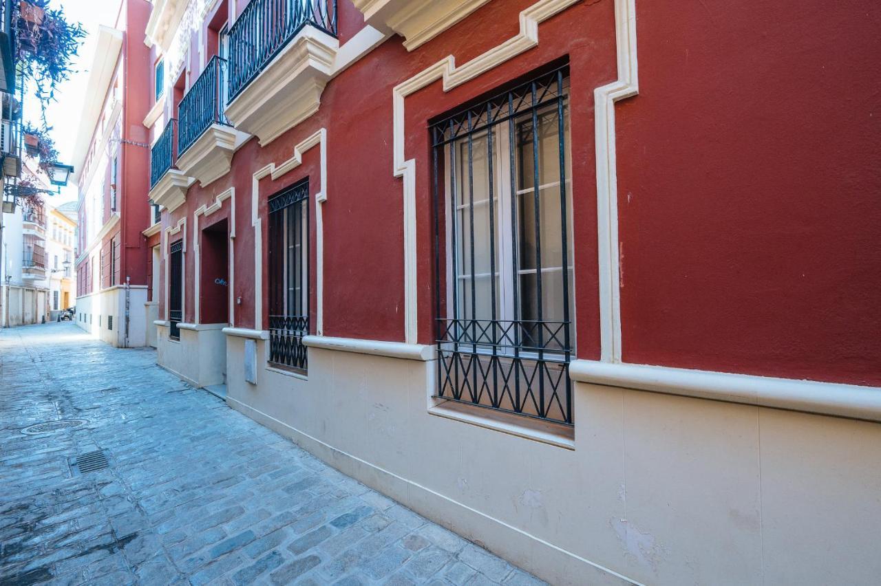 Lirio Suite Apartment - Private Parking Included Σεβίλλη Εξωτερικό φωτογραφία