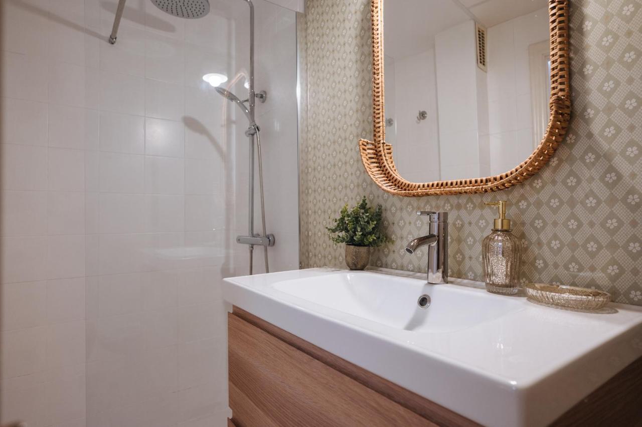Lirio Suite Apartment - Private Parking Included Σεβίλλη Εξωτερικό φωτογραφία