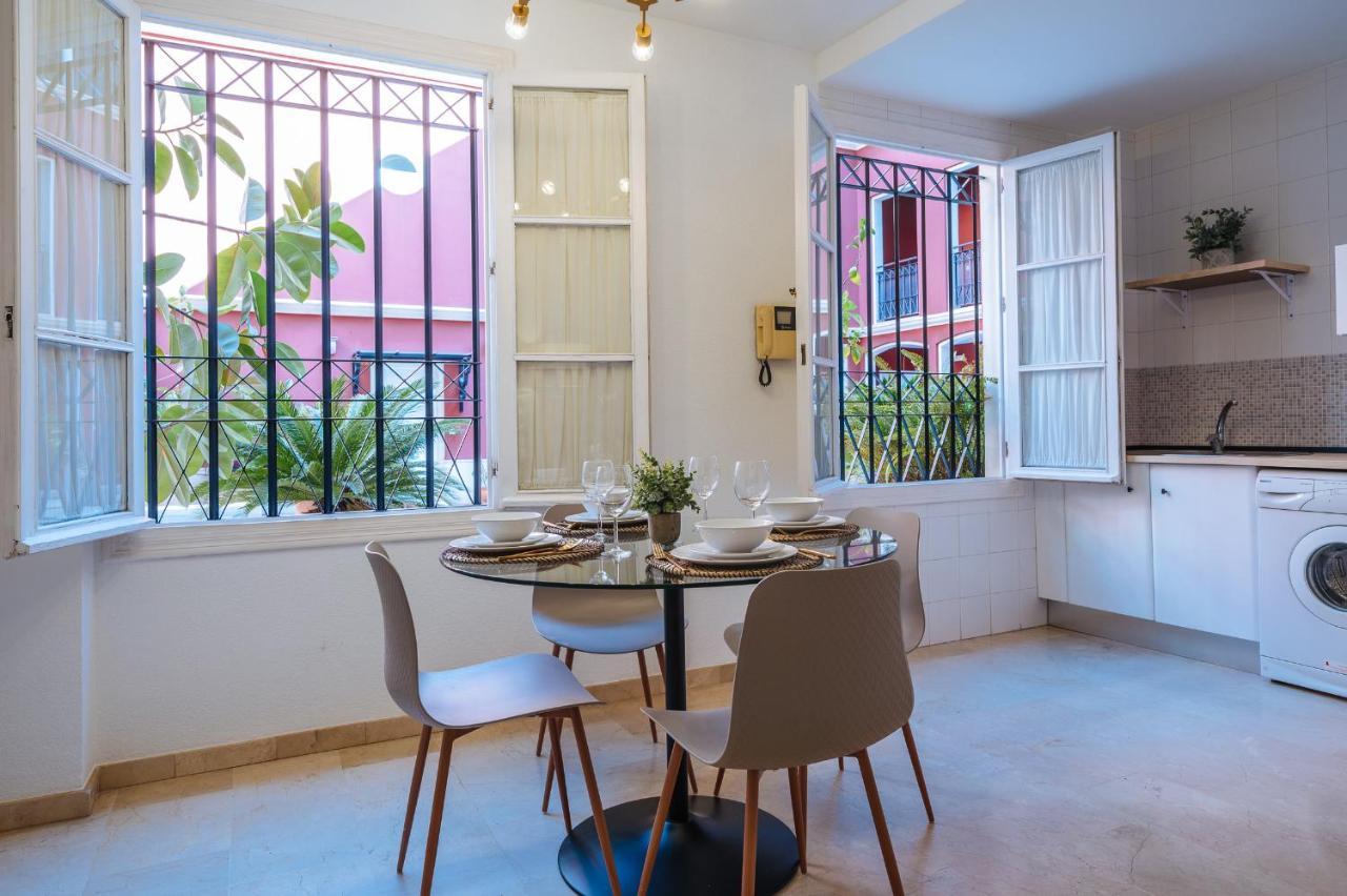 Lirio Suite Apartment - Private Parking Included Σεβίλλη Εξωτερικό φωτογραφία